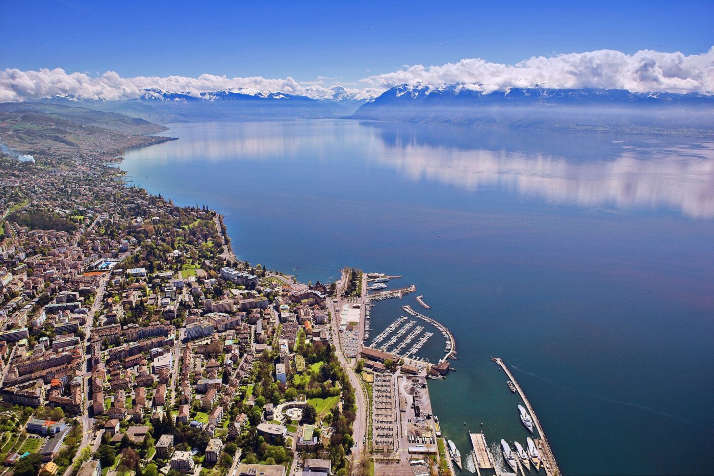 Une vue aérienne d'Ouchy et de Lausanne