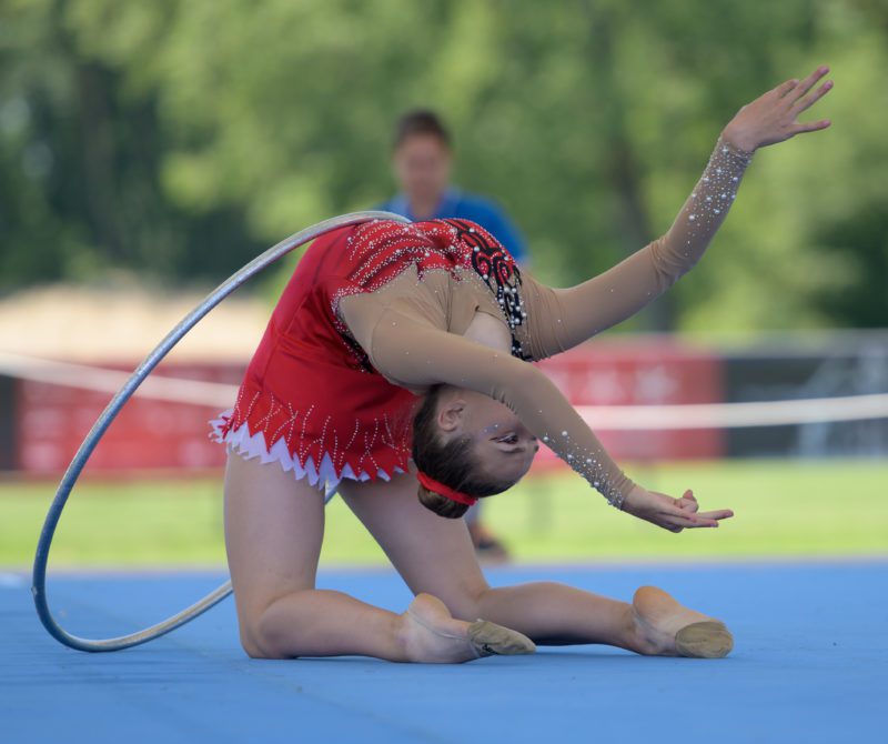 Une gymnaste lors d'une chorégraphie de la gymnastique & danse.